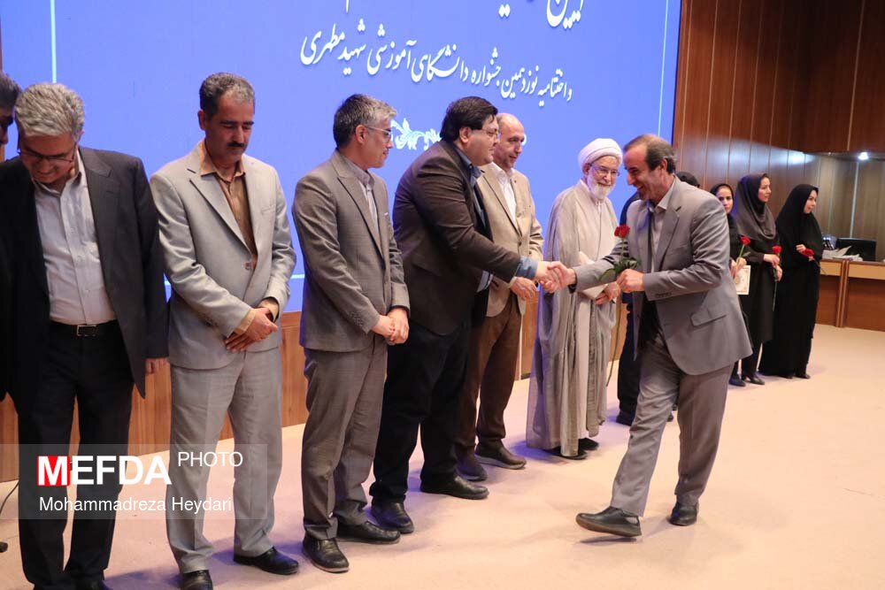 آئین گرامیداشت مقام استاد و اختتامیه نوزدهمین جشنواره دانشگاهی آموزشی شهید مطهری با حضور اعضای دبیرخانه علوم پایه پزشکی،